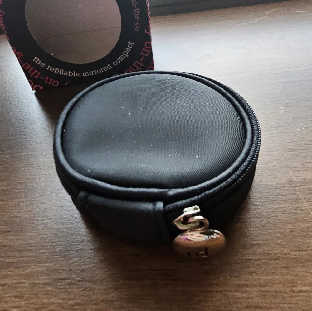 NIB Bare Escentuals Bare Minerals Silver Refillable Compact Beauty On The Go